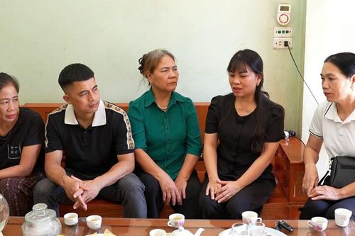 Hội Phụ nữ xã Phong Hải trao hỗ trợ cho hội viên mắc bệnh hiểm nghèo