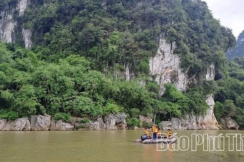Tắm sông Bôi, 2 học sinh bị đuối nước, 1 em tử vong