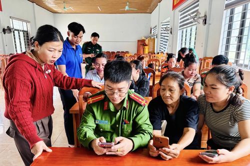 Xây dựng chính quyền gần dân