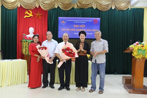 Đại hội Chi hội Văn học Nghệ thuật các DTTS Việt Nam tỉnh Tuyên Quang lần thứ I