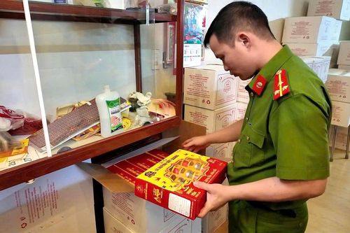 Bắt giám đốc công ty sản xuất 11.000 hũ yến giả bán ra thị trường