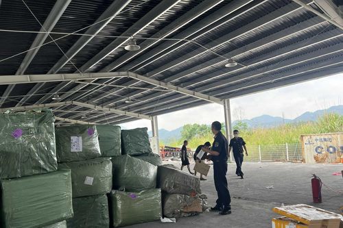 Khởi tố loạt vụ vận chuyển hàng giả, hàng xâm phạm sở hữu trí tuệ trị giá gần 1,5 tỷ đồng