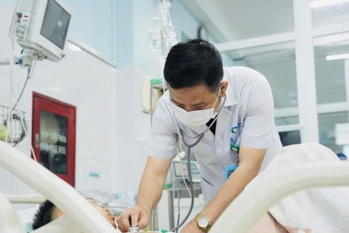 Sau trận đá bóng, bé trai 13 tuổi nhập viện vì vỡ lách độ IV
