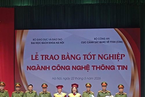 56 cán bộ, chiến sĩ trực tiếp vận hành Đề án số 06 nhận bằng tốt nghiệp ngành công nghệ thông tin