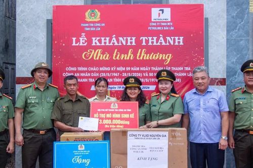 Bàn giao 2 căn nhà tình thương cho gia đình có hoàn cảnh đặc biệt khó khăn
