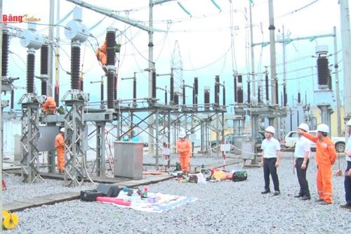 Đảm bảo vận hành an toàn lưới điện trong mùa nắng nóng, mưa bão