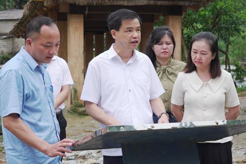 Phó Bí thư Thường trực Tỉnh ủy, Trưởng Đoàn ĐBQH tỉnh Bế Thanh Tịnh khảo sát công tác phát triển du lịch tại xã Đàm Thủy