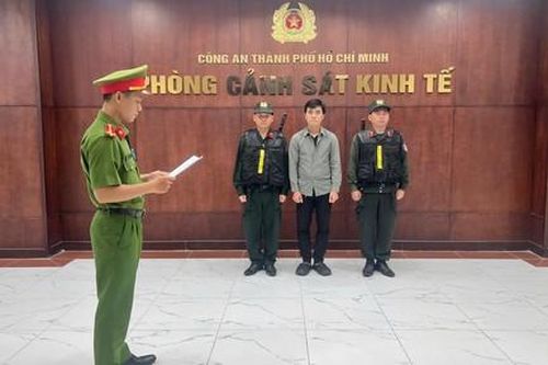 TPHCM: Khởi tố đối tượng bán lượng lớn giày dép giả mạo Nike, Adidas, Converse trên Shopee và mạng xã hội