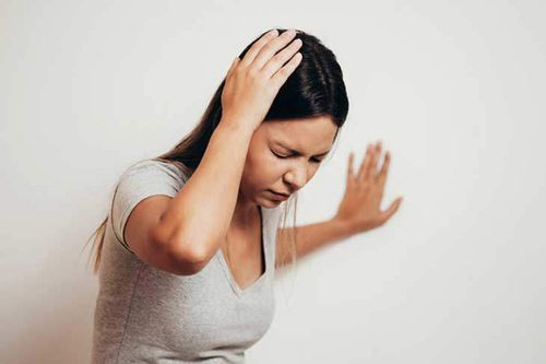 Đau đầu kéo dài có phải u não? Dấu hiệu cảnh báo cần đi khám ngay