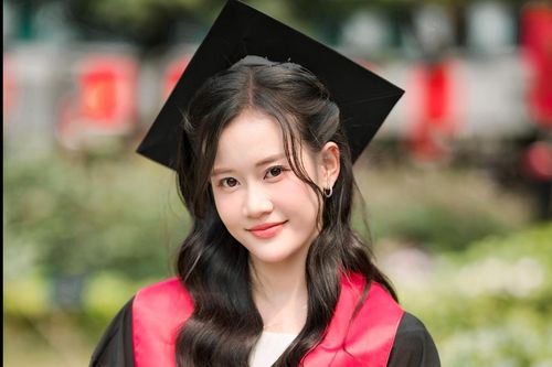 Nữ sinh Ngoại thương xinh đẹp tốt nghiệp xuất sắc, rinh loạt giải Olympic Toán, Tin