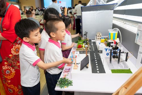 Học sinh tiểu học, THCS ứng dụng AI giải bài toán năng lượng