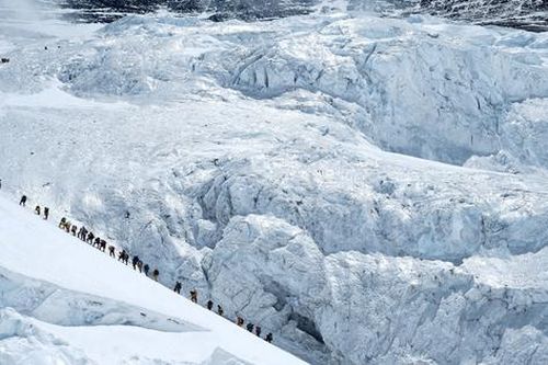 Kỷ lục 274 người chinh phục Everest trong một ngày