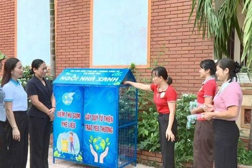 Phụ nữ Phúc Thọ chung tay gỡ 'điểm nghẽn' môi trường đô thị