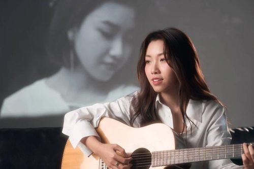 Vy Vy đưa người lớn trở lại ký ức tuổi thơ qua EP 'Em là hoa hồng nhỏ'