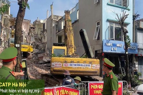 Những bước chân không mỏi giữa 'điểm nóng' Khương Đình