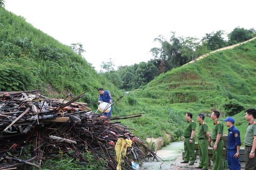 Lào Cai: Tiêu hủy hơn 20.000 vũ khí, vật liệu nổ, công cụ hỗ trợ các loại