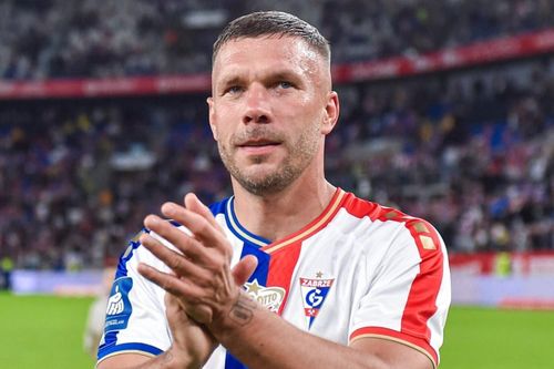 Podolski giải nghệ