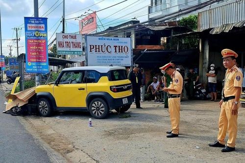 Ôtô va chạm xe điện 3 bánh, một người tử vong