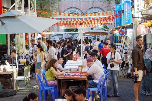 'Hội hè phố thị' khuấy động Đường Sách TP.HCM