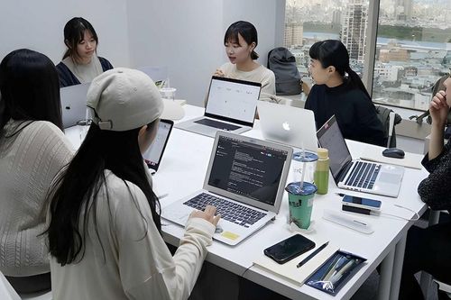 Người tinh tế sẽ không bao giờ hỏi điều này nơi đông người