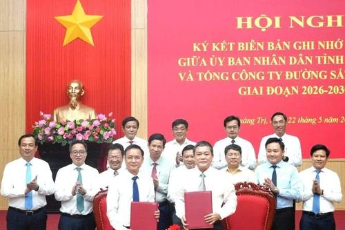 Quảng Trị hợp tác Tổng Công ty Đường sắt Việt Nam phát triển tàu du lịch