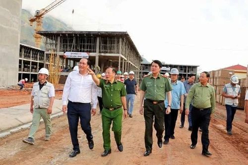 Xây trường nơi biên cương Tổ quốc
