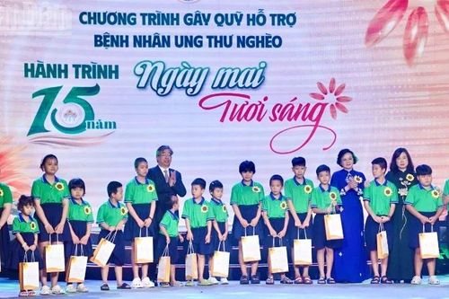 Chương trình nghệ thuật gây quỹ hỗ trợ bệnh nhân ung thư nghèo 'Ngày mai tươi sáng'