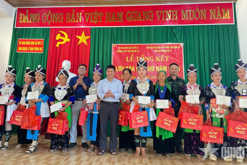 Xóa mù chữ nơi vùng biên