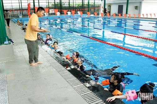 Binh đoàn 20: Huấn luyện bơi cho cán bộ, người lao động