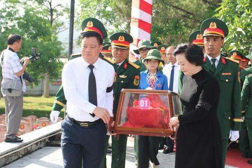 Truy điệu, an táng 80 hài cốt liệt sĩ quân tình nguyện và chuyên gia Việt Nam hy sinh tại Lào