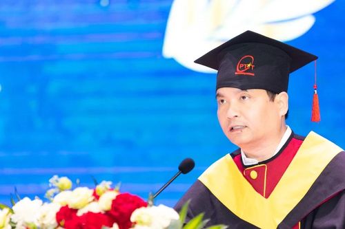 Giám đốc PTIT nhắn nhủ tân kỹ sư tại lễ tốt nghiệp: Hãy giữ tinh thần tiên phong khi bước vào hành trình mới