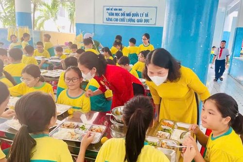 Sở ATTP TPHCM khó kiểm tra hết các cơ sở cung cấp suất ăn, thực phẩm