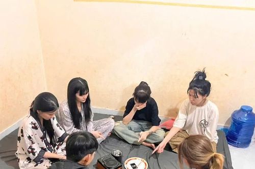 Đột kích lúc rạng sáng, bắt 6 đối tượng tại Gia Lai thuê nhà tụ tập 'bay lắc'