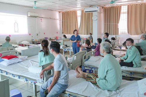 Truyền thông về tác hại của thuốc lá cho bệnh nhân và người nhà tại Bệnh viện E