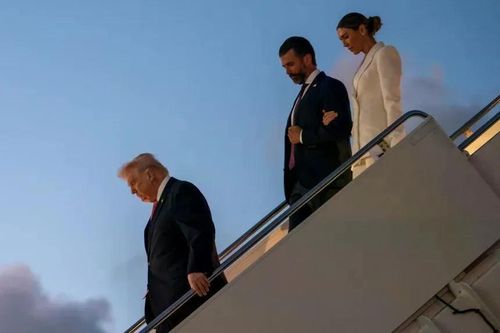 Tổng thống Mỹ Trump sẽ không dự đám cưới của con trai?
