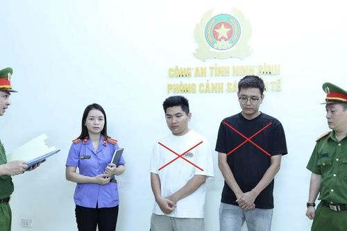 Khởi tố hai đối tượng kinh doanh hơn 7.600 giày, dép 'Fake'