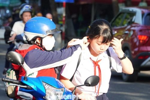 Hơn 43.000 sĩ tử Đà Nẵng thi vào 10 dưới trời oi bức