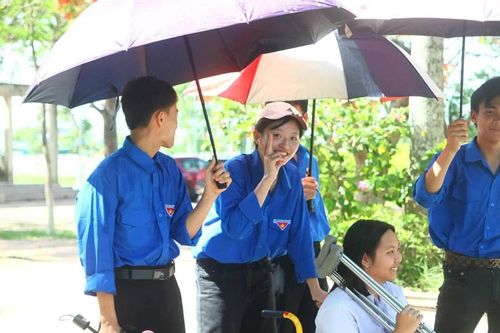 100 đội hình thanh niên tình nguyện tiếp sức sĩ tử