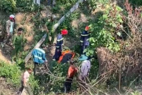 Đạp xe 'phượt' qua đèo, hai học sinh lao xuống vực sâu 50m
