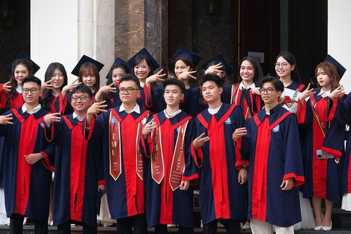 Sinh viên xuất sắc vào nhà nước có thể được hưởng thêm phụ cấp 150% lương