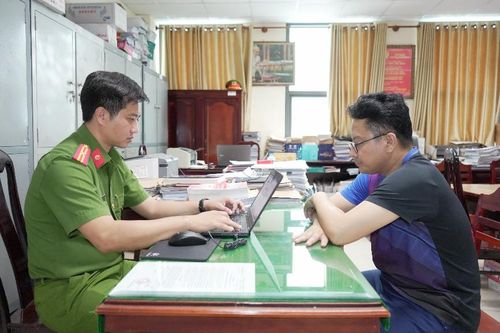 Vụ cán bộ thuế nhận tiền của doanh nghiệp trên ô tô: Công an tìm thêm bị hại