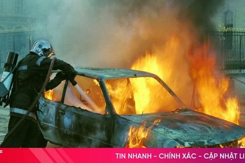 Cháy xe xăng, xe điện - dập lửa khác nhau thế nào?
