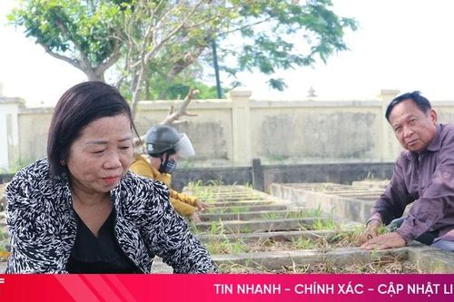 Lặng thầm 'sưởi ấm' những ngôi mộ vô chủ
