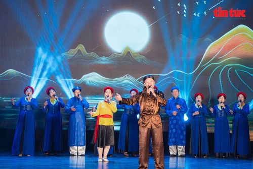 Những người thầm lặng giữ 'mạch sống' ví, giặm qua nhiều thế hệ