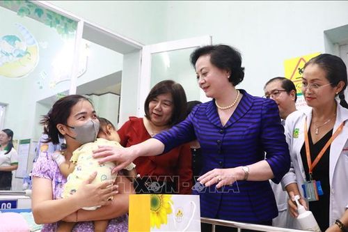 Hơn 2.200 tỷ đồng ủng hộ Quỹ 'Ngày mai tươi sáng' hỗ trợ bệnh nhân ung thư nghèo