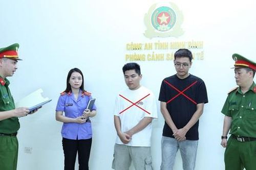 Khởi tố 2 chủ hộ kinh doanh buôn bán hàng nghìn đôi giày, dép giả mạo nhãn hiệu nổi tiếng