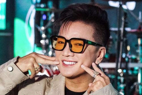 Mạng xã hội dậy sóng với Đàm Vĩnh Hưng