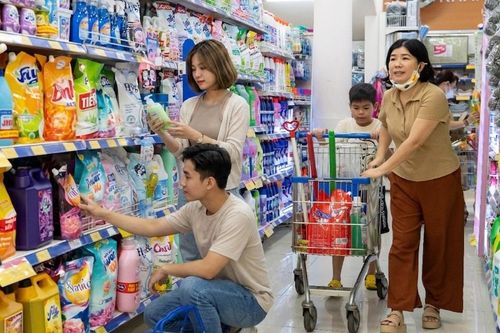 Chuyên gia: Người tiêu dùng đang rất thận trọng trong chi tiêu
