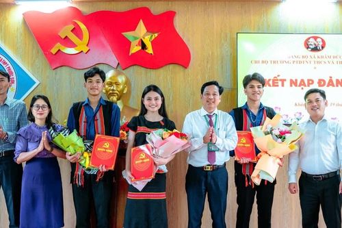 Khơi dậy lý tưởng trong học sinh dân tộc thiểu số