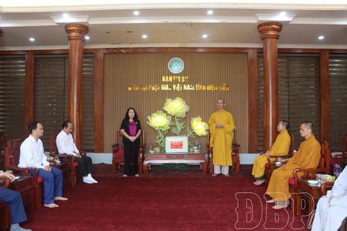 Tỉnh Điện Biên thăm, tặng quà Ban trị sự Giáo hội Phật giáo Việt Nam tỉnh